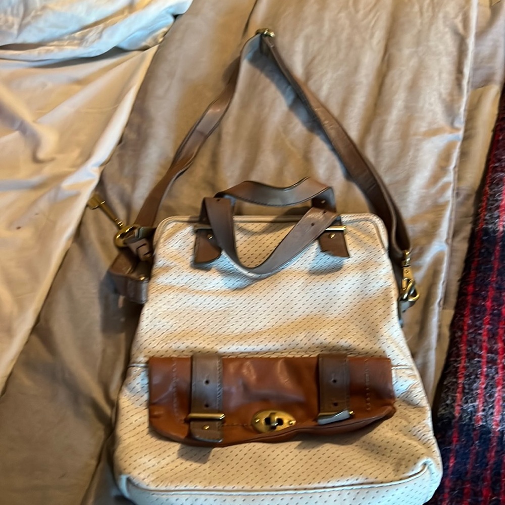 Great fossil leather purse good condition